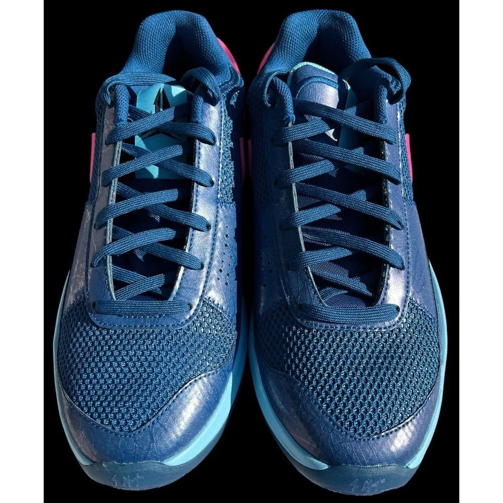 Nike looking ja